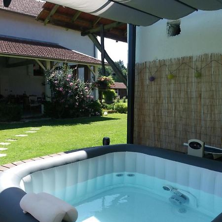 Les Eygletieres Bed and Breakfast Bourriot-Bergonce Exteriör bild