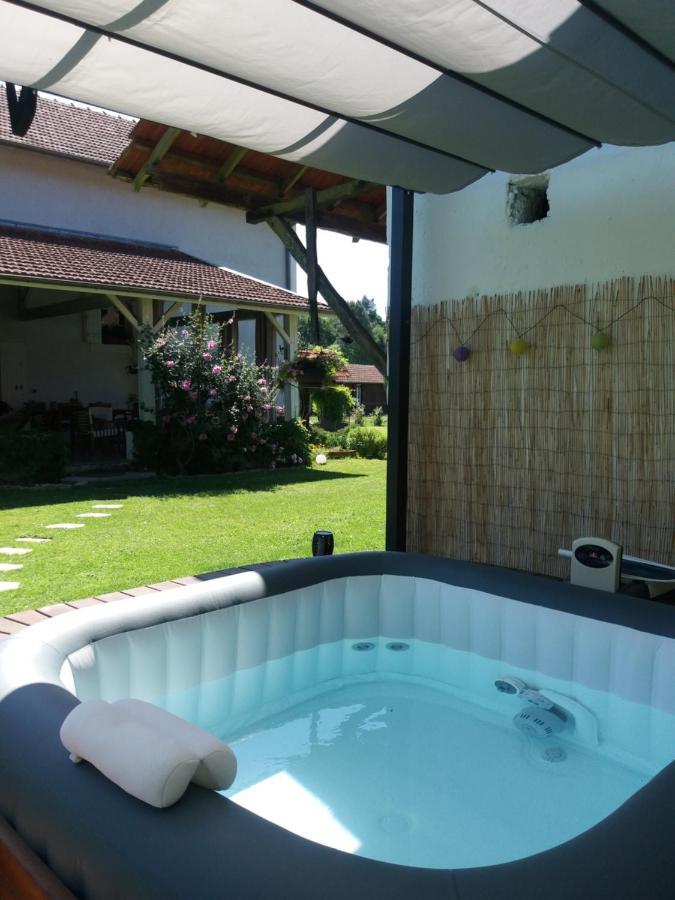 Les Eygletieres Bed and Breakfast Bourriot-Bergonce Exteriör bild