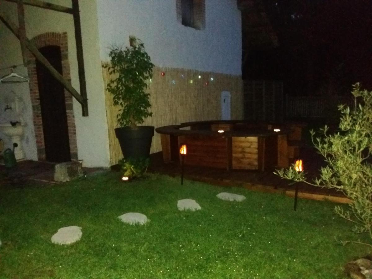 Les Eygletieres Bed and Breakfast Bourriot-Bergonce Exteriör bild